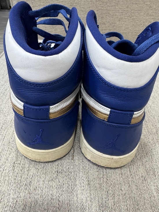 Athletic_Shoes
